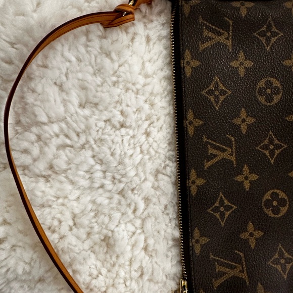 Louis Vuitton Pochette - Picture 8 of 15